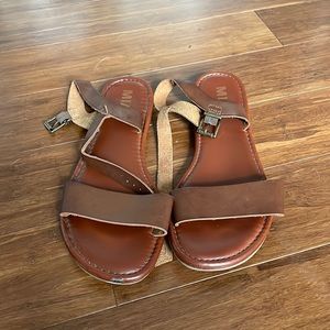 BROWN SANDALS